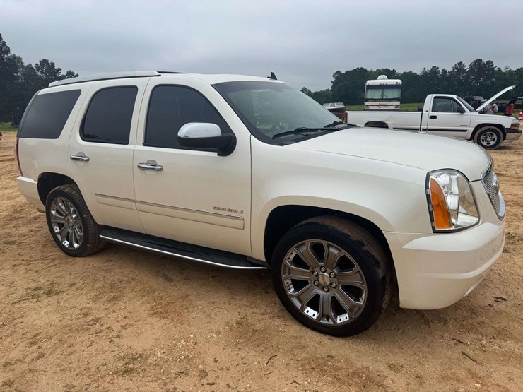 2011-gmc-yukon-image-2