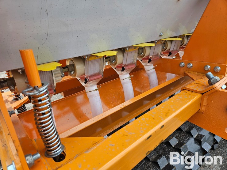 2025-caterpillar-12-image-13