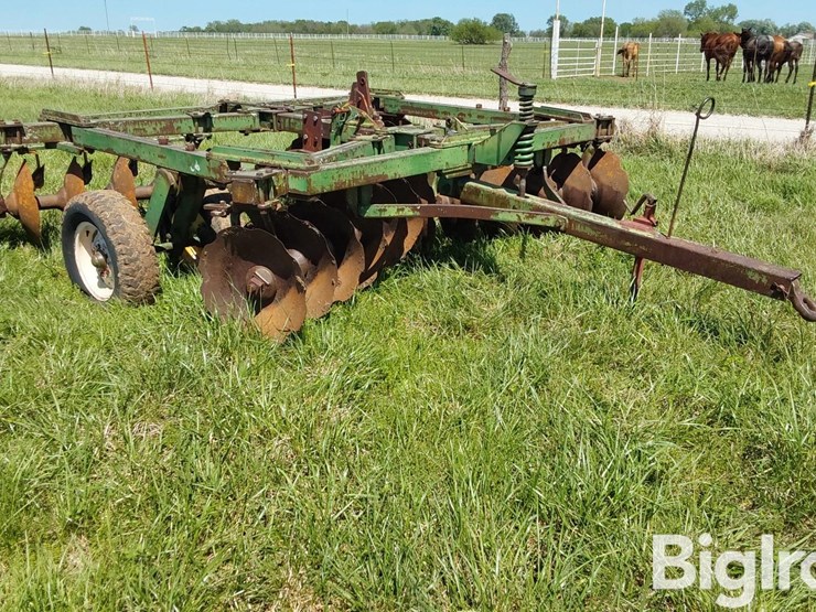 john-deere-12-image-3