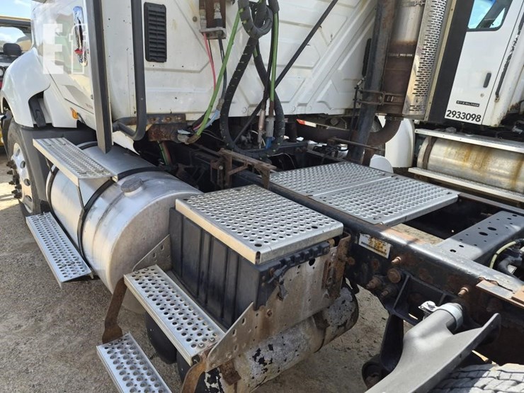 2014-international-prostar-image-8