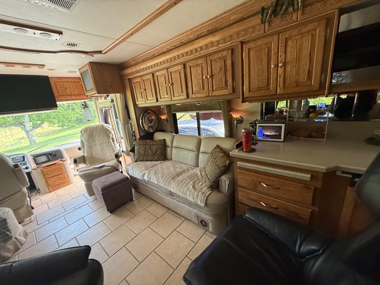 #7-•-2005-tiffin-phaeton-40’-–-premium-refurbished-coach-image-16