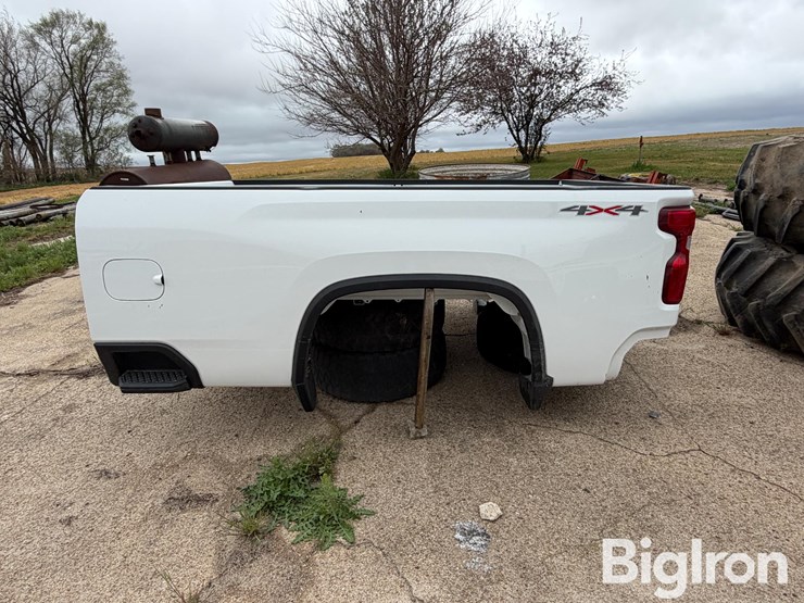 2022-chevrolet-6.5'-pickup-box-&-bumpers-image-2