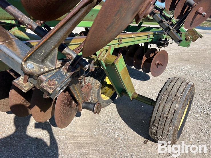 john-deere-220-image-19