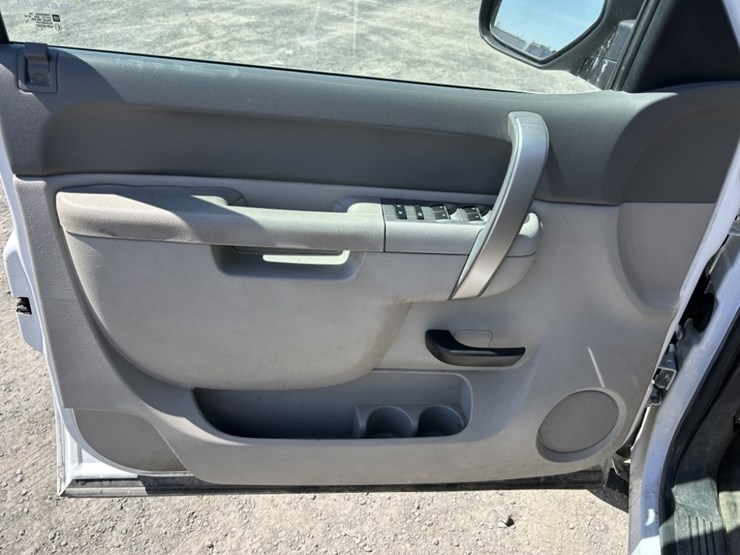 2013-chevrolet-silverado-1500-image-23