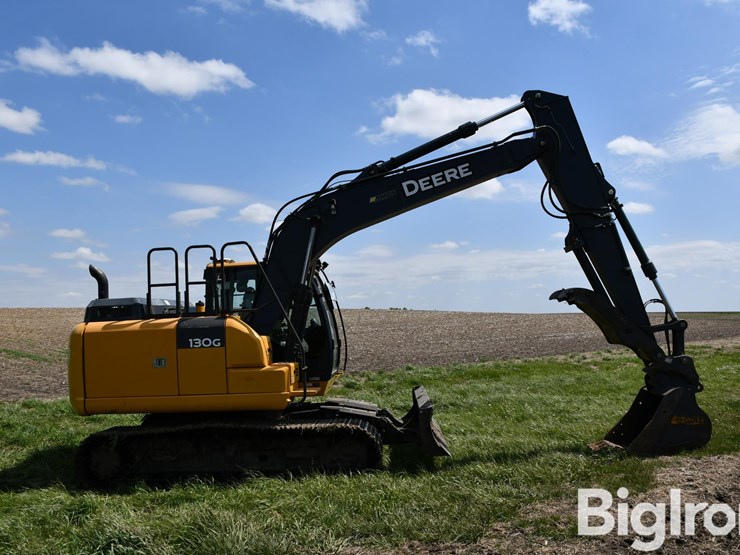 2014-deere-130g-image-4