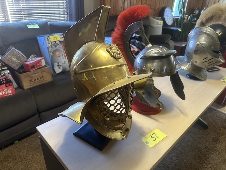 antique-helmets-image-3