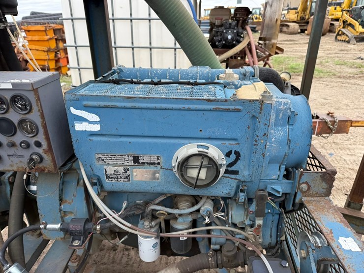 #3889-•-towable-water-pump-image-14