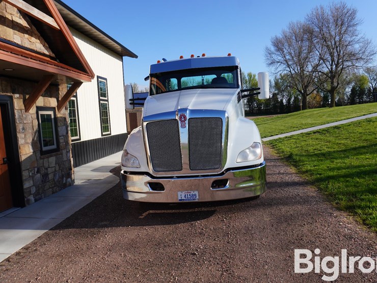 2015-kenworth-t680-image-2
