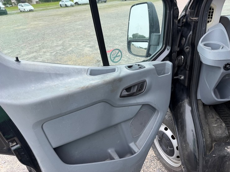 2015-ford-transit-image-13