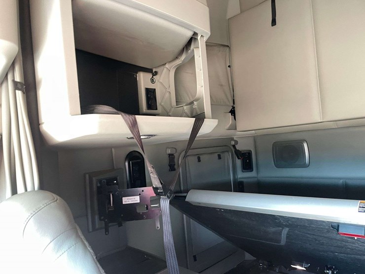 2018-kenworth-t680-image-15