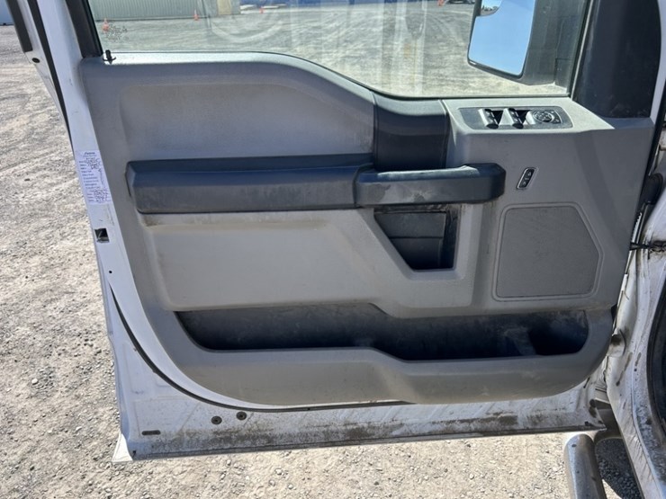 2016-ford-f150-xl-image-23