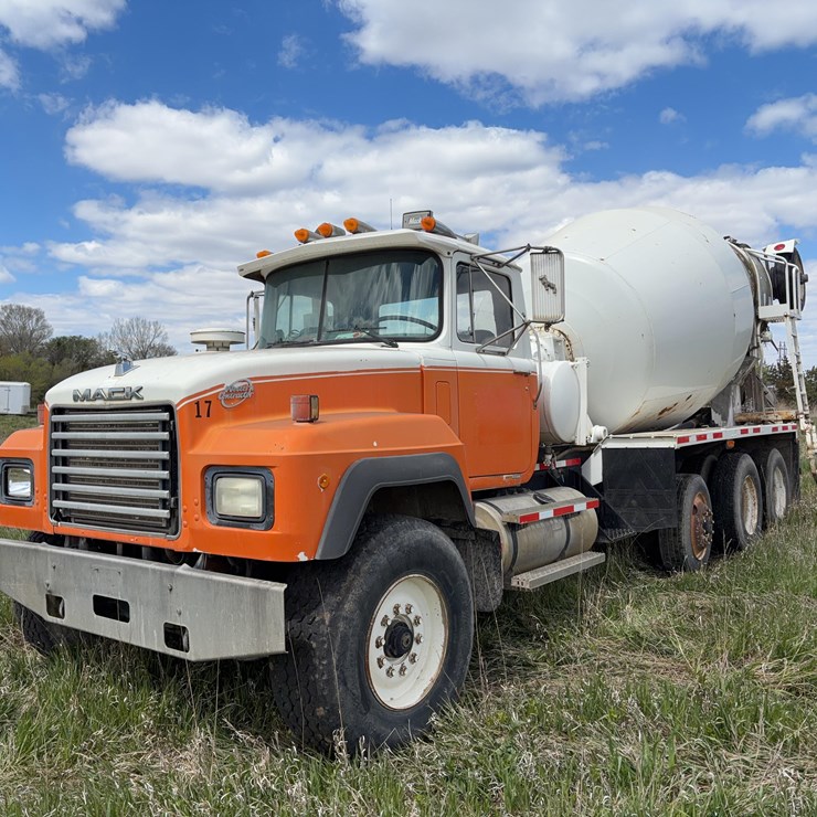 1996 Mack RD688C Cement Truck
