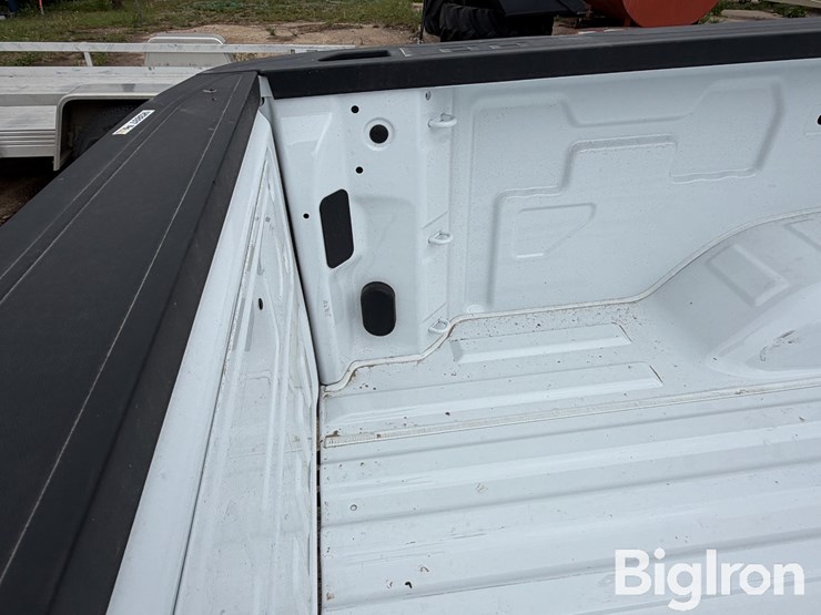2022-chevrolet-6.5'-pickup-box-&-bumpers-image-11