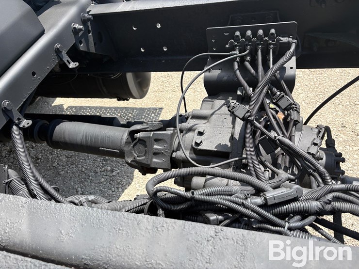2015-freightliner-108sd-image-18