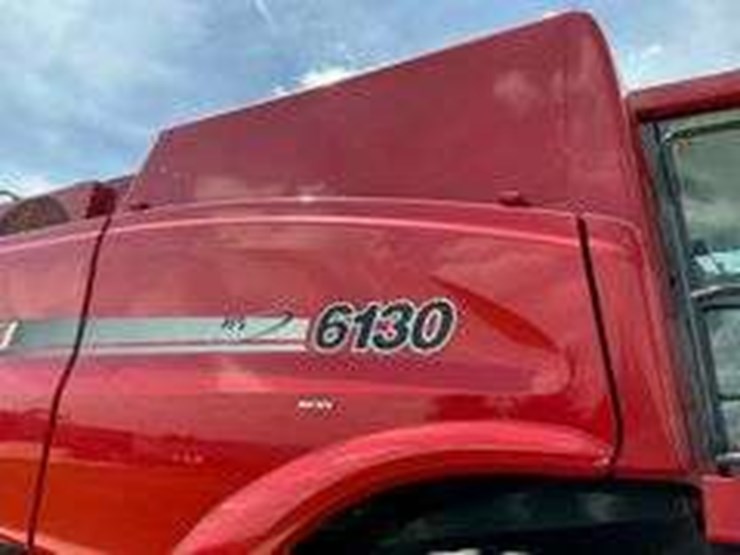 2012-case-ih-6130-image-10