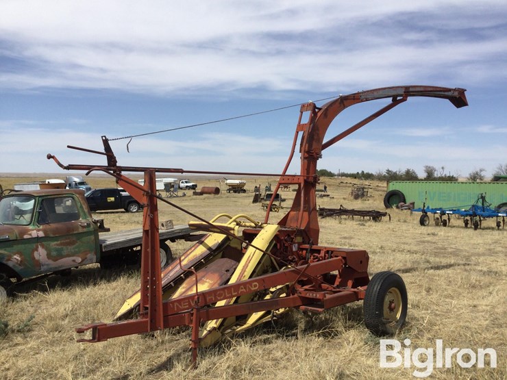 new-holland-880-image-1