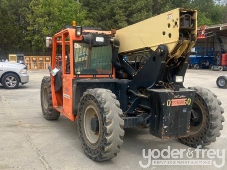 2016-jlg-g6-42a-image-3
