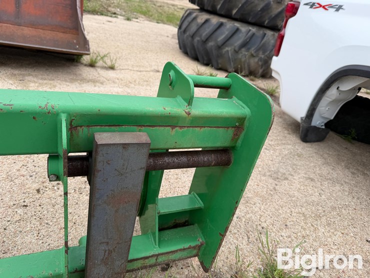 john-deere-pallet-forks-image-15