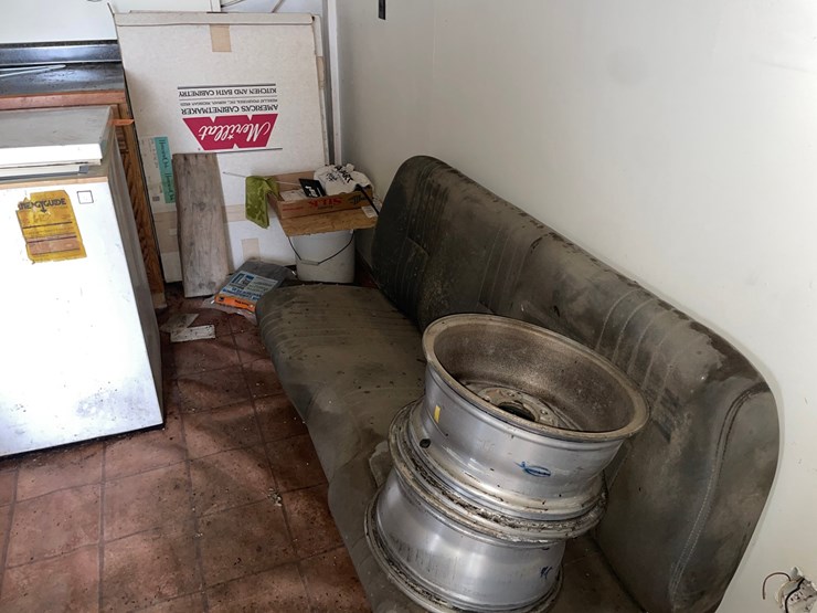 #7058-•-car-bench-seat,-rims-and-corner-contents-image-7