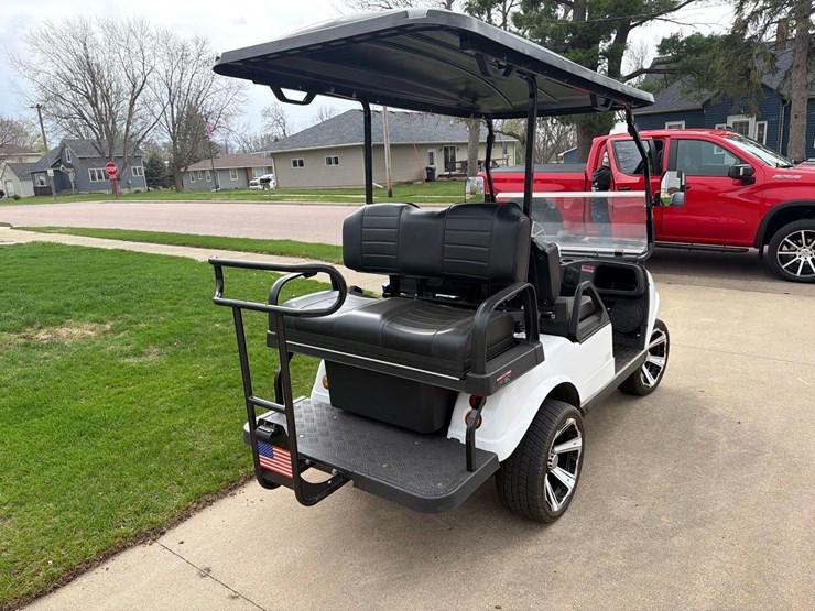 2023-evolution-electric-golf-cart-1-owner-image-4