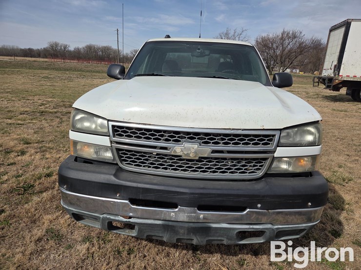 2005-chevrolet-2500-image-2