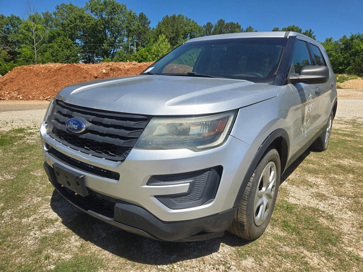 2016-ford-explorer-image-1
