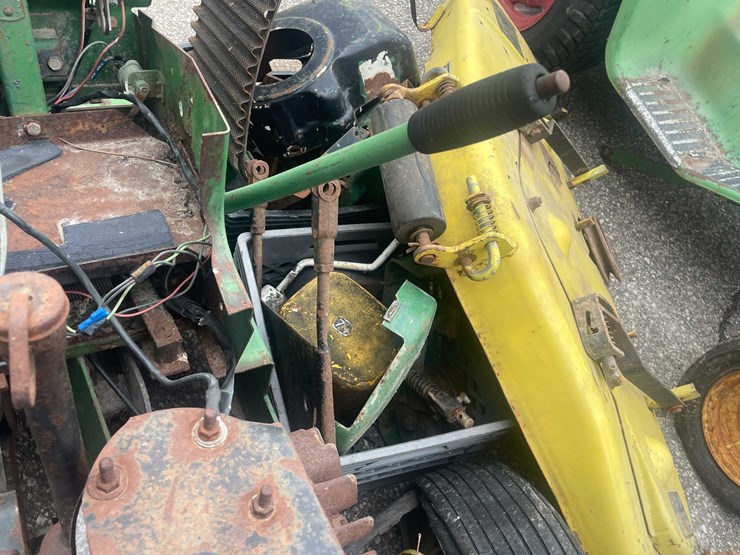 john-deere-110-image-9