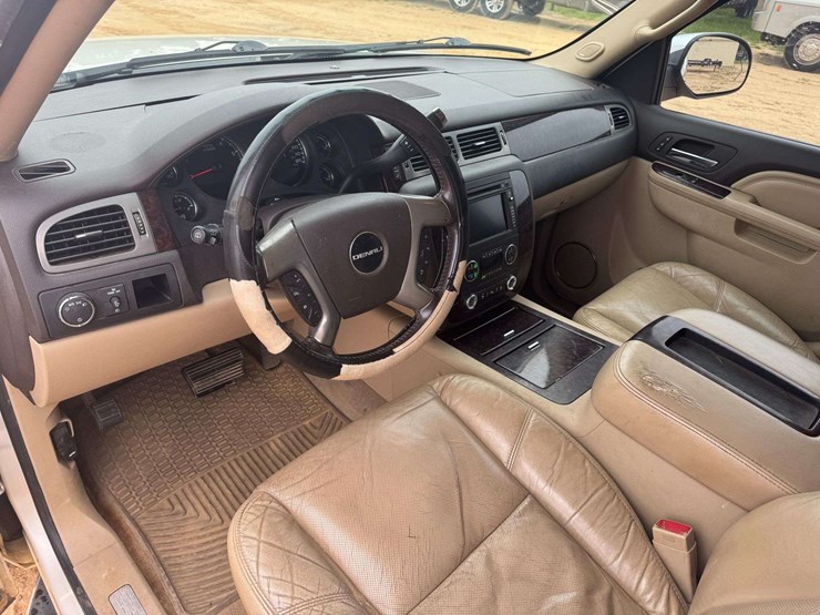 2011-gmc-yukon-image-11