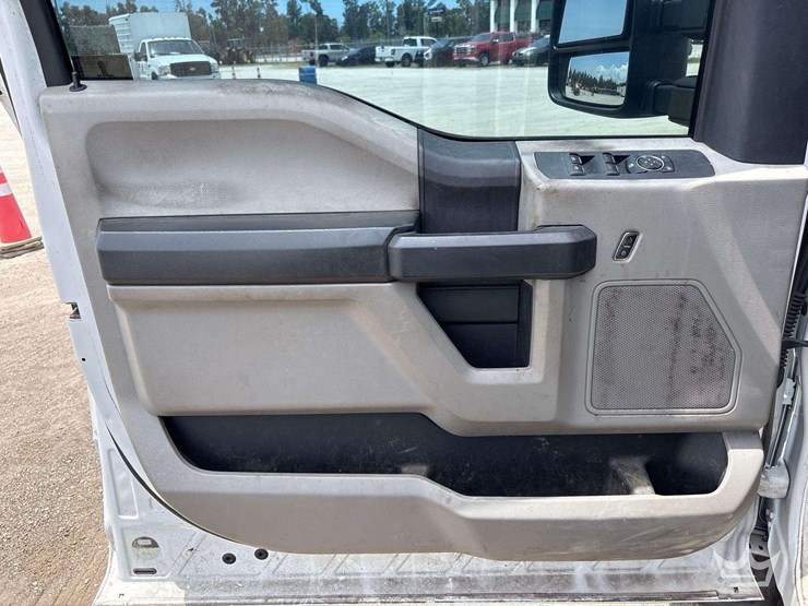 2018-ford-f550-image-11
