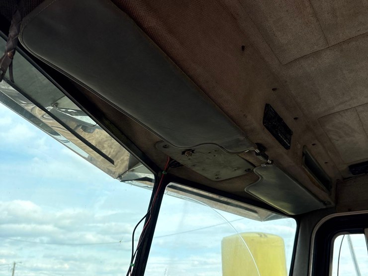 1989-peterbilt-377-image-82