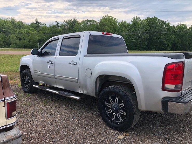 2012-gmc-sierra-1500-image-1