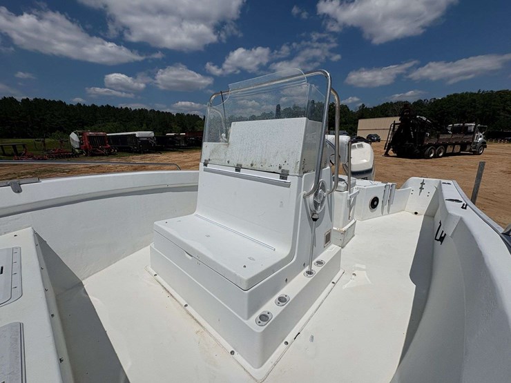 18'-cape-horn-center-console-fiberglass-bay-boat-image-20