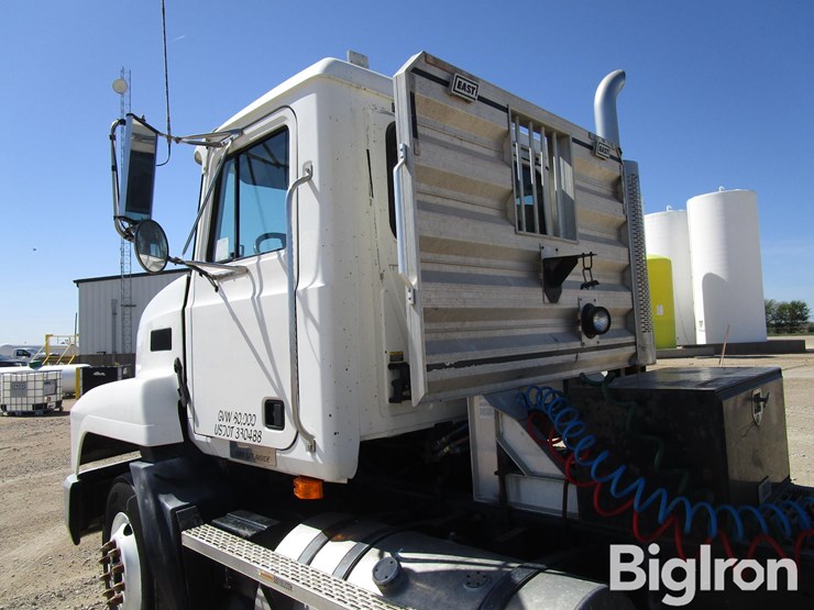 2003-mack-ch613-image-9