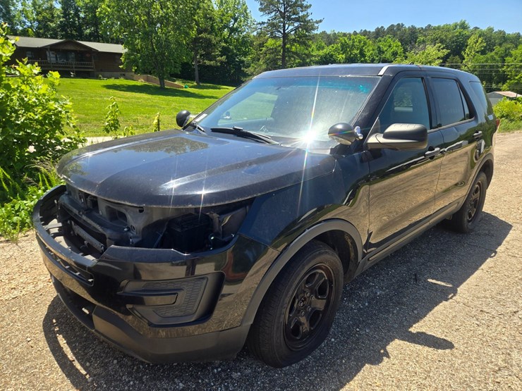 2016-ford-explorer-image-13