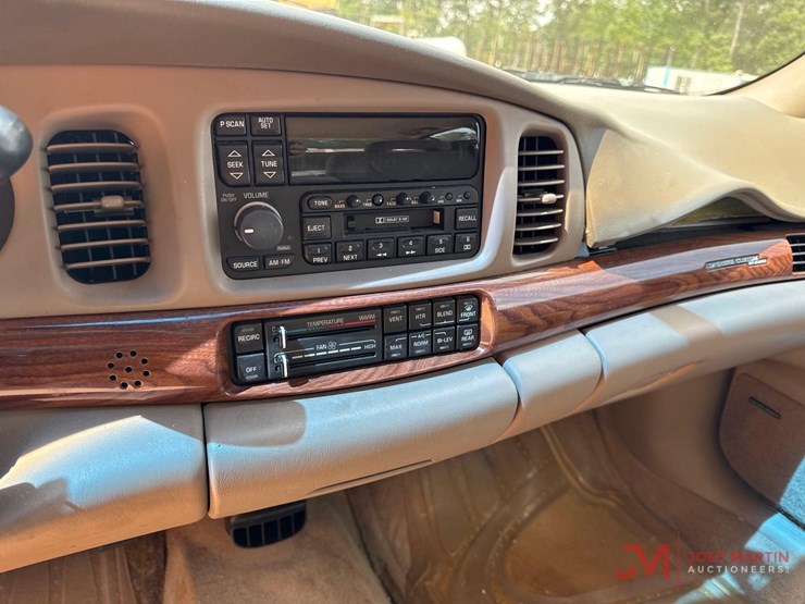 2000-buick-le-sabre-custom-sedan-image-14