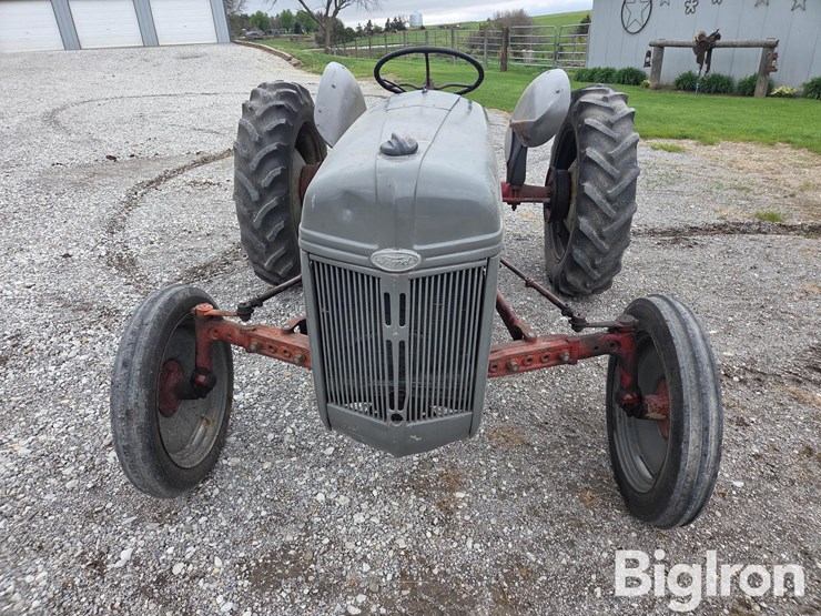 1950-ford-8n-image-2