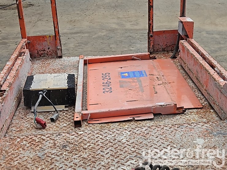 2016-jlg-3246es-image-12