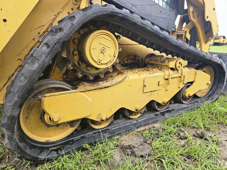 2022-caterpillar-259d3-image-6