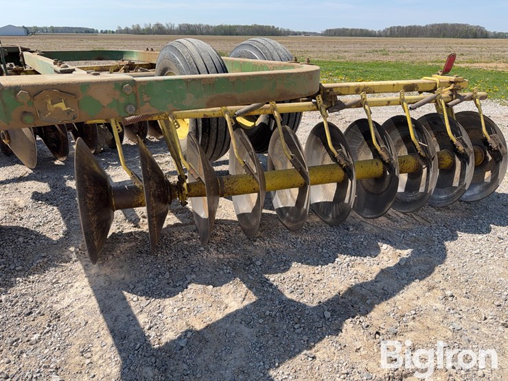 john-deere-210-image-11