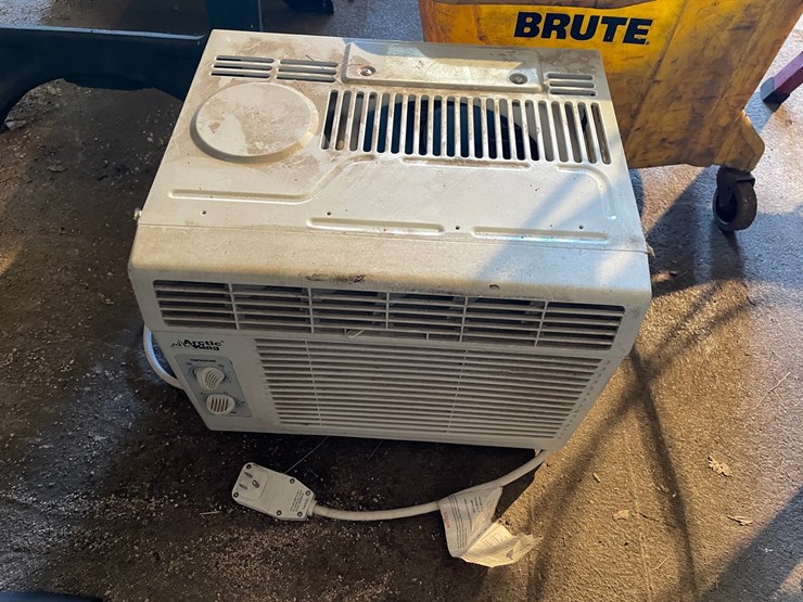#7017-•-mop-bucket-and-air-conditioner-image-1