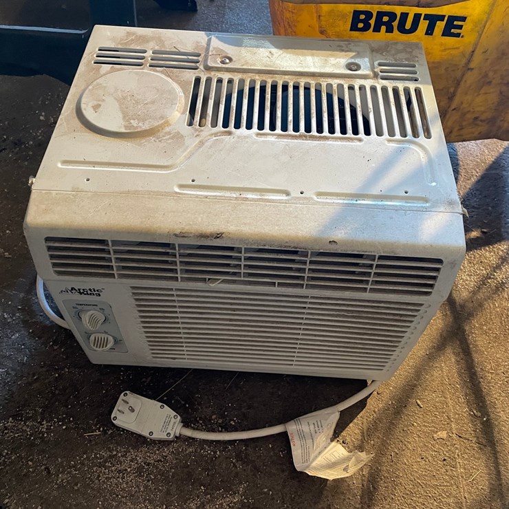 #7017 • Mop bucket and Air Conditioner