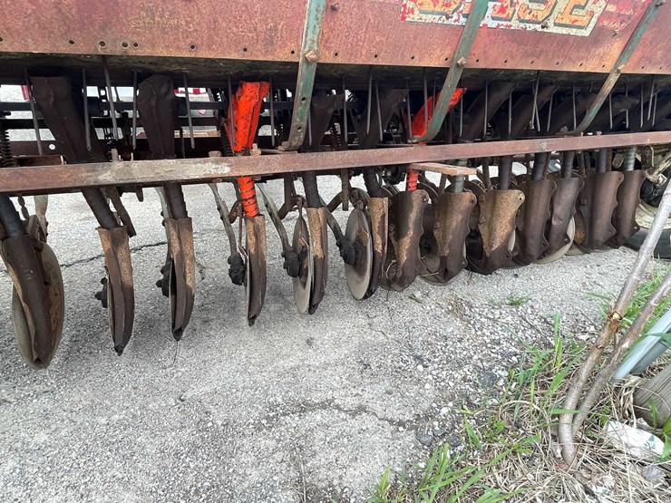 #9009-•-8'-grain-drill-(of)-image-25
