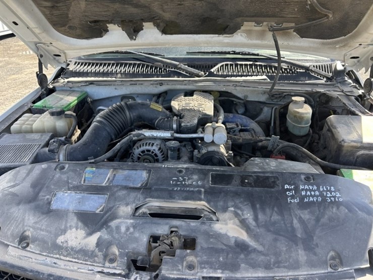2002-chevrolet-silverado-3500-image-32
