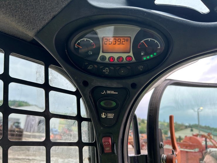 2022-bobcat-t770-image-21