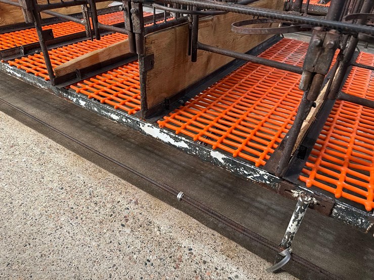 10-sections-of-orange-metal-floor-grates-image-21