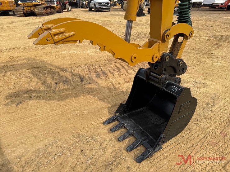 2021-caterpillar-305.5-image-8