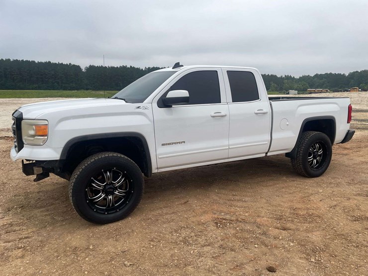 2015-gmc-sierra-1500-image-1