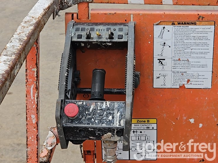 2016-jlg-3246es-image-13