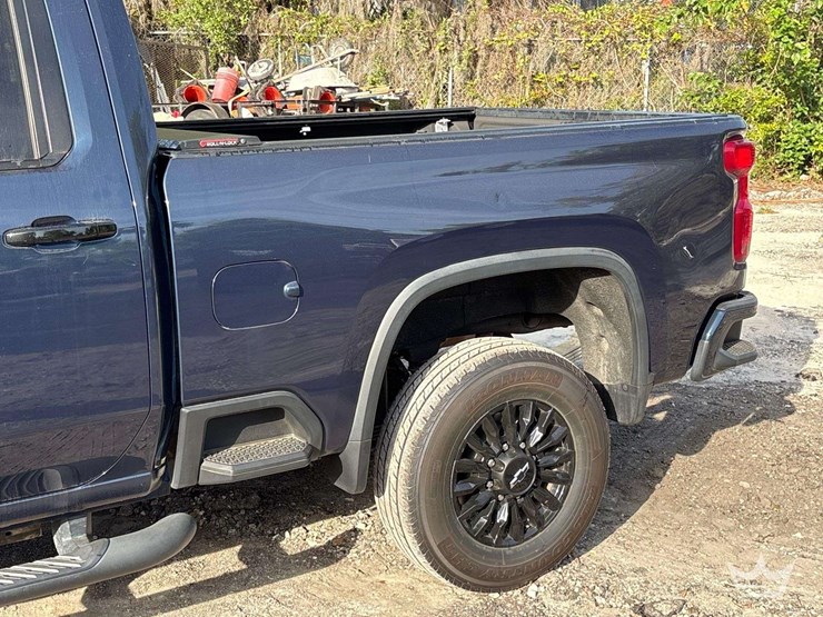 2021-chevrolet-silverado-2500-image-8