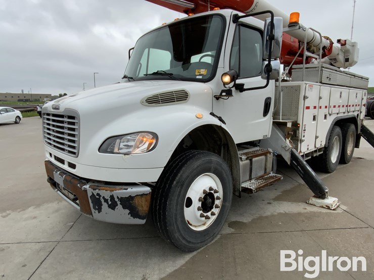 2014-freightliner-m2-106-image-19